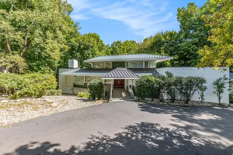 1942 Sherwood, Bloomfield Hills, MI 48302