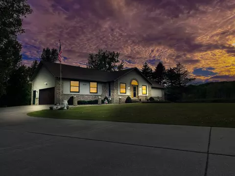 5497 Linger Ln, Oregon, MI 48446