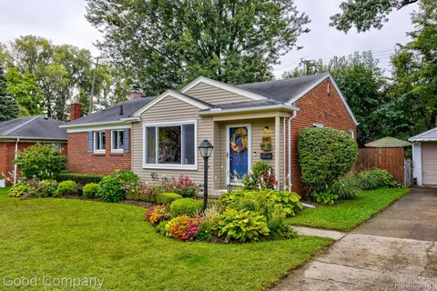 8411 Northfield Blvd, Oak Park, MI 48237