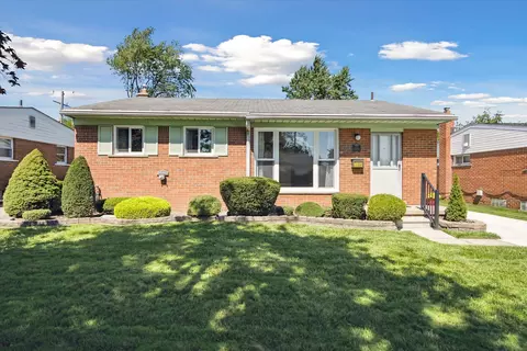 13772 Peach St, Southgate, MI 48195