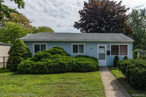 2952 Grayson St, Ferndale, MI 48220