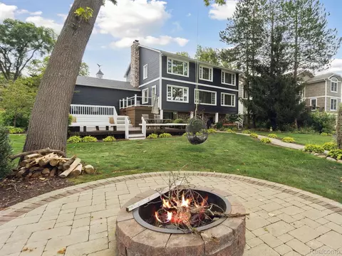 13536 Wenwood Pkwy, Fenton, MI 48430