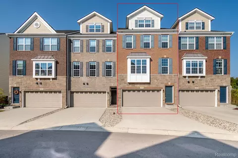 2836 Ridington Rd, Ann Arbor, MI 48105