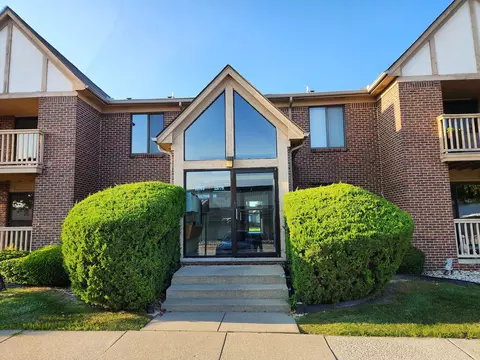 15763 Balfour Dr, Macomb, MI 48044