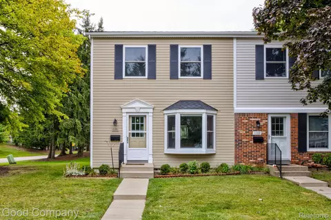 1101 Marquette Crt Ct, Rochester Hills, MI 48307