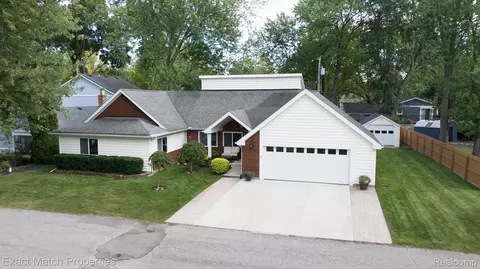 6735 Buckland Ave, West Bloomfield, MI 48324