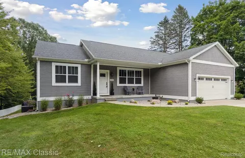5310 Fern Dr, Oceola, MI 48430