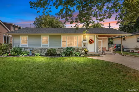 532 Elizabeth St, Milford, MI 48381