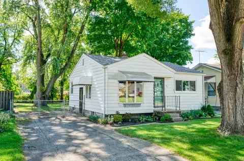 717 Whitney St, Brighton, MI 48116