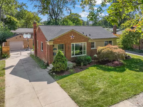 9950 Henry Ruff Rd, Livonia, MI 48150