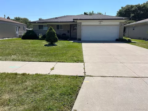 13074 Roxbury Dr, Sterling Heights, MI 48312