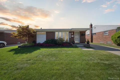 13759 Peach St, Southgate, MI 48195