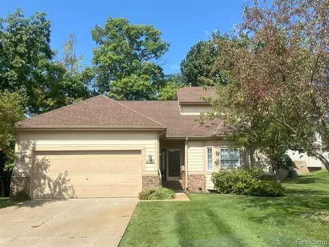 30725 Sandalwood Cir, Novi, MI 48377