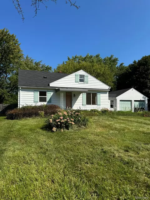 1056 W Rowland St, Mundy, MI 48507