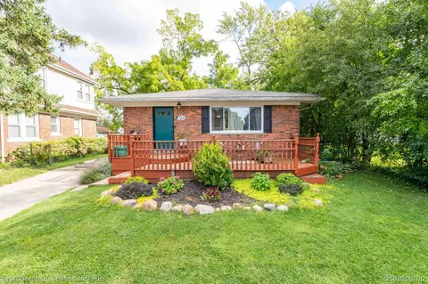 124 Alice Ave, Bloomfield Hills, MI 48302