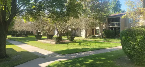 16233 W 9 Mile Rd, Southfield, MI 48075