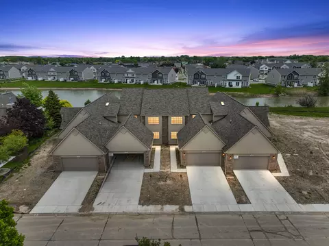 46710 Emerald Creek Dr, Shelby Township, MI 48315