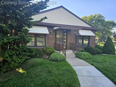 40328 Newport Dr, Plymouth, MI 48170