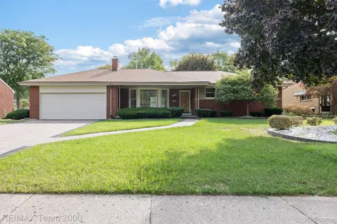 17587 W Outer Dr, Dearborn Heights, MI 48127