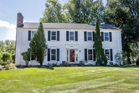 35971 Fredericksburg Rd, Farmington Hills, MI 48331