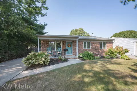 609 E Sunnybrook Dr, Royal Oak, MI 48073