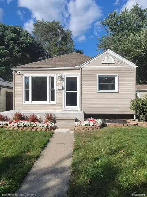 21611 Avalon St, Saint Clair Shores, MI 48080