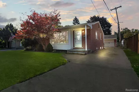21831 Champaign St, Taylor, MI 48180