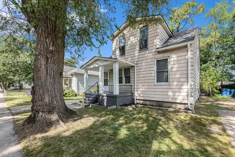 8425 Chalmers Ave, Warren, MI 48089