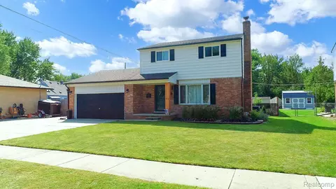21116 Gordon Rd, Saint Clair Shores, MI 48081
