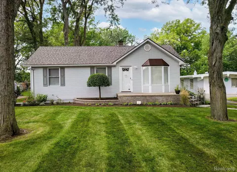 31507 Grove, Fraser, MI 48026