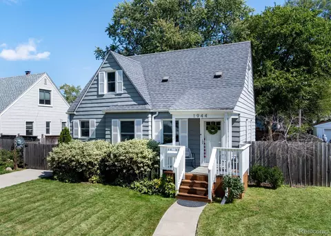 1944 Bacon Ave, Berkley, MI 48072