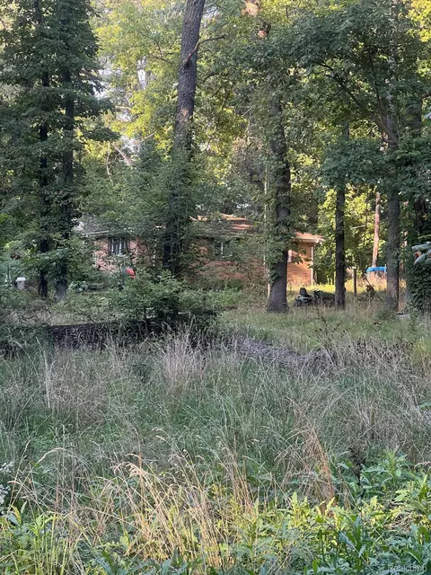 29280 N Dixboro Rd, Lyon, MI 48178