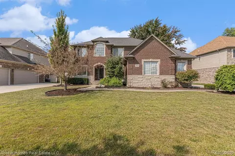 39329 Nautical Ln, Harrison Township, MI 48045