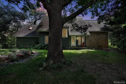 15425 Roepke Rd, Unadilla, MI 48137