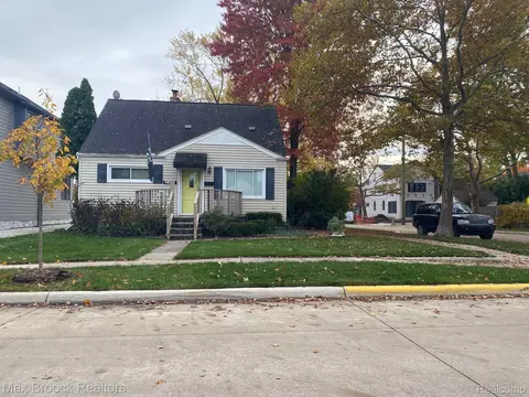 1602 Cole St, Birmingham, MI 48009