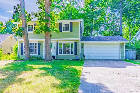 3027 Alden Ct, Port Huron, MI 48060
