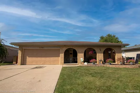 13595 Viola Dr, Sterling Heights, MI 48312
