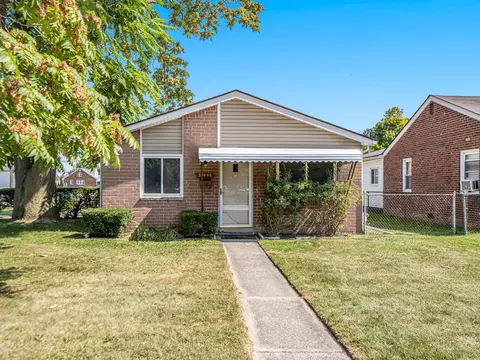 29446 Park St, Roseville, MI 48066