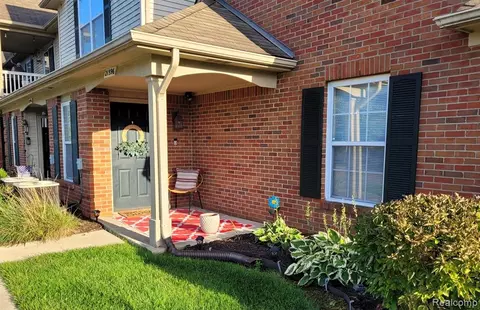 21596 Majestic Dr, Trenton, MI 48183