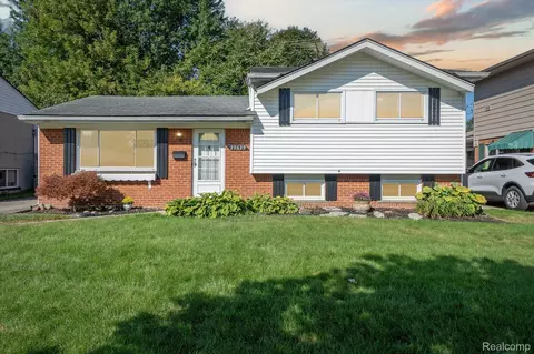 29629 Wagner Dr, Warren, MI 48093