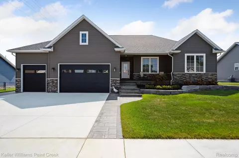 7804 Yorkshire Dr, Almont, MI 48003