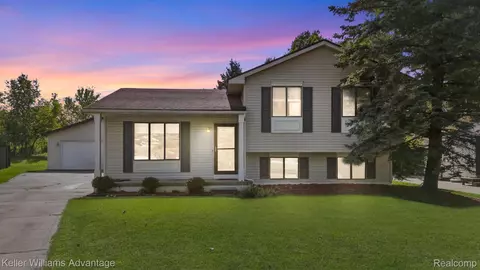 1014 Meadowlark Ln, Howell, MI 48843