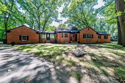 22340 Maplewood Dr, Southfield, MI 48033