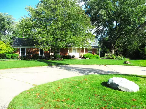 23650 Oakland St, Farmington, MI 48335