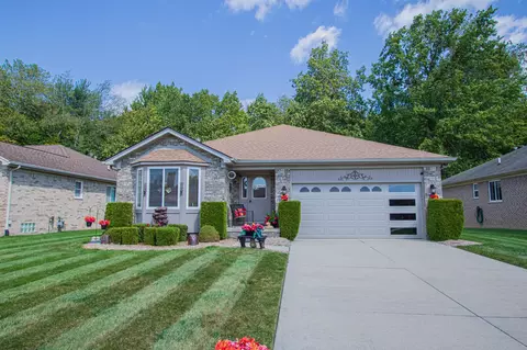 28697 Iris Dr, Chesterfield, MI 48047