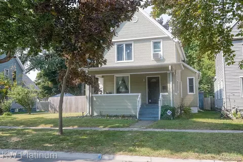 2015 7th St, Port Huron, MI 48060