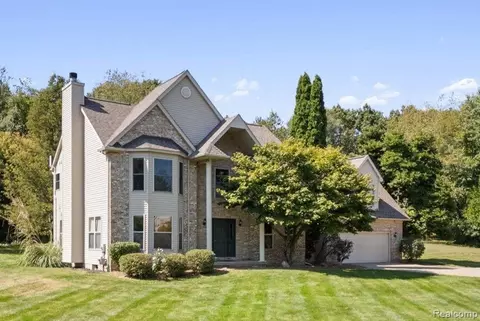 3558 Olde Dominion Dr, Brighton, MI 48114