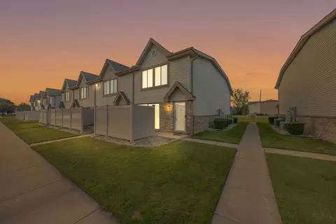 50504 Bay Run N, Chesterfield, MI 48047
