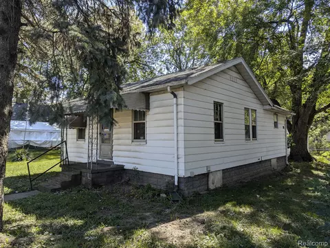 69 W Rutgers Ave, Pontiac, MI 48340