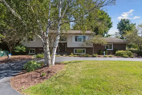 3340 N Hickory Ridge Rd, Highland, MI 48357